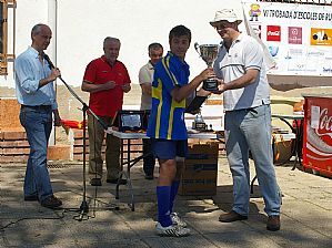 El capitn asturiano Fonso recoge el trofeo de Subcampen