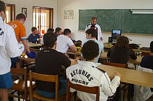 Visionando el partido ante Galicia para la correcin de errores